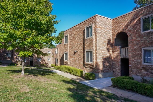 Building Photo - Life at Legacy Fountains