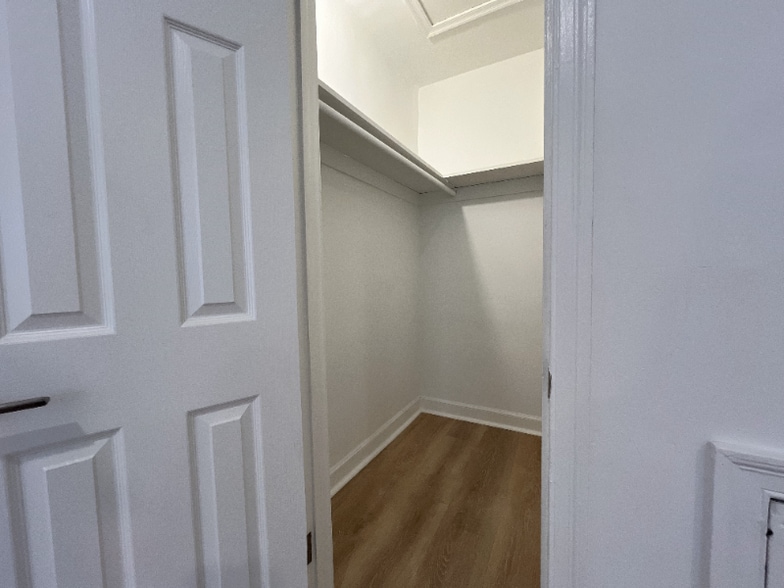 Building Photo - 6411 Malvern Ave