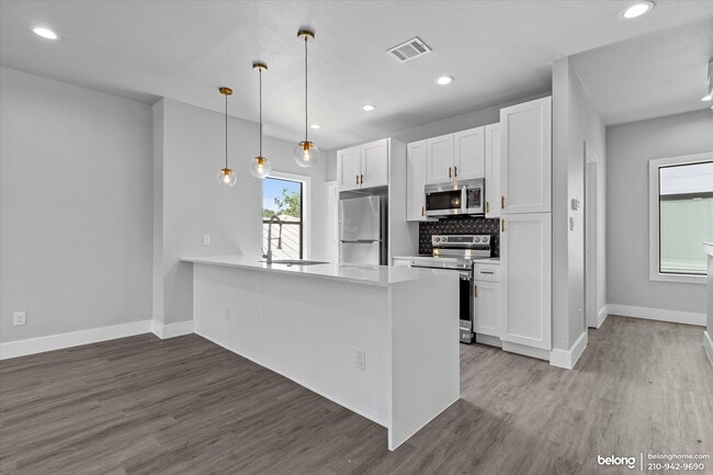 Building Photo - 810 Iowa St