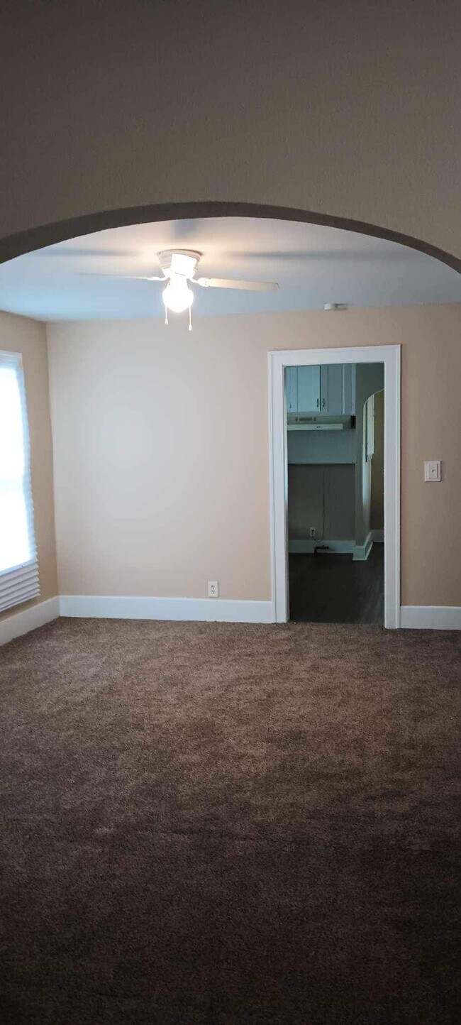 Building Photo - 641 Western Ave