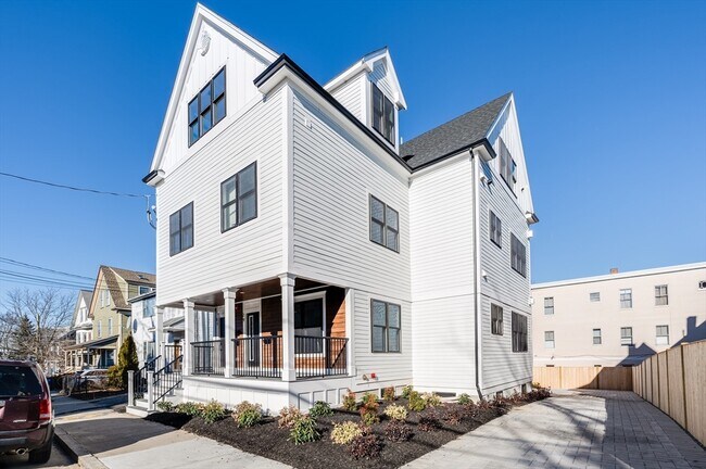 Building Photo - 31 Ware St