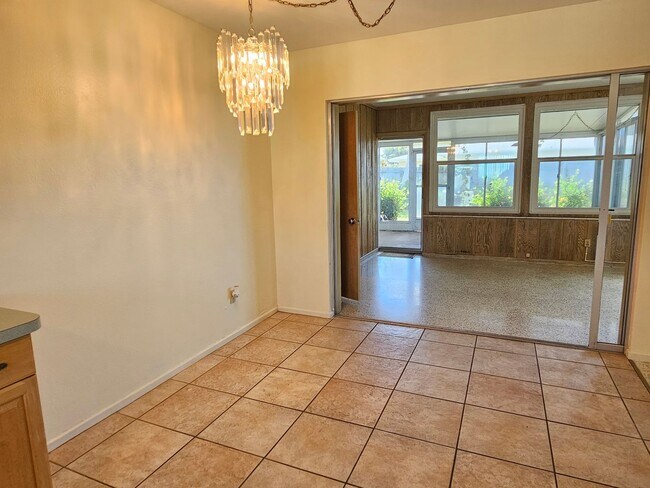 Building Photo - 264 Glen Oak Rd