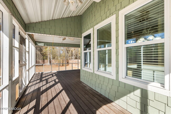 Building Photo - 108 Van Dyke Cove