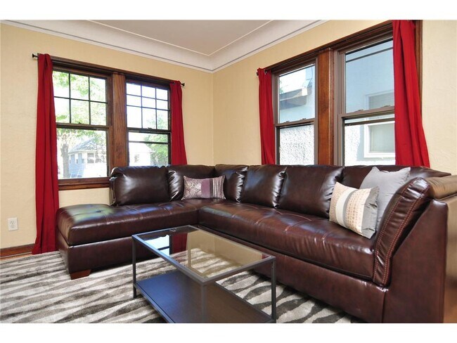 Building Photo - 1015 26th Ave SE