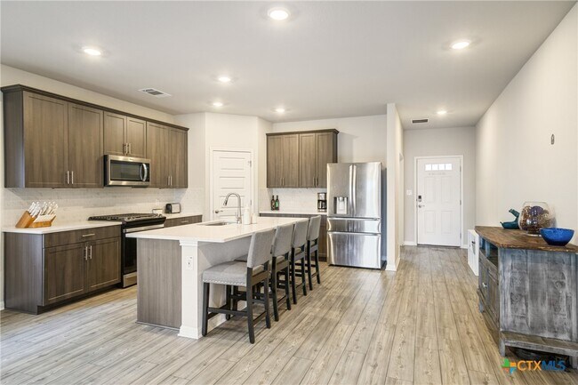 Building Photo - 10310 Mager Ln