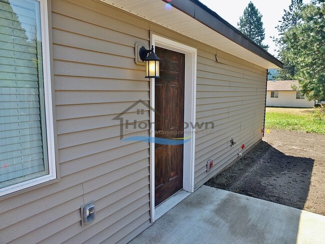 Building Photo - Newer 2 Bed 1 Bath Cottage Centrally Locat...