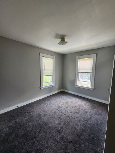 Building Photo - 77 Hawthorne Ave