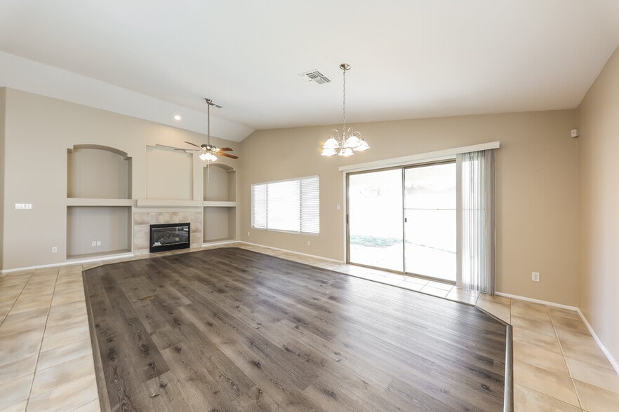 Building Photo - 8748 W Salter Dr