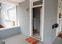 Building Photo - 3021 Glenmore Ave