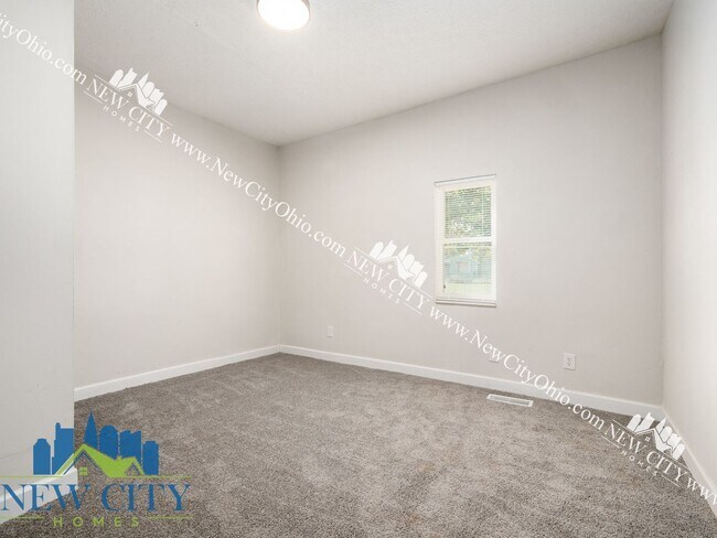 Building Photo - 2737 1/2-878-872 Sullivant Ave