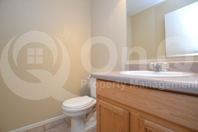 Building Photo - 699 E Springfield Pl