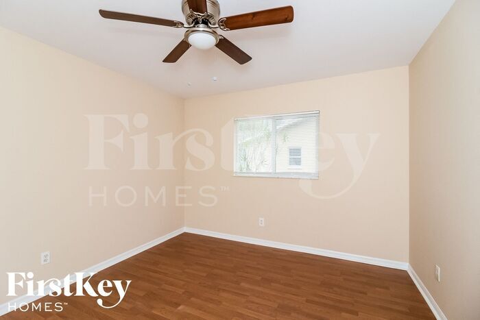 Building Photo - 242 SW 34th Terrace