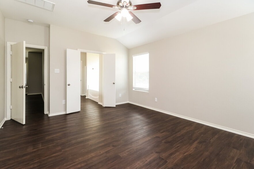 Building Photo - 823 Lovebug Ln