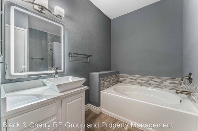 Building Photo - 2 br, 2 bath House - 5650 E Sahara Ave #2008