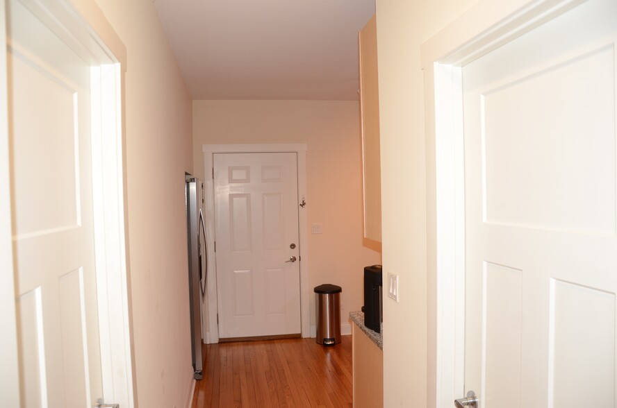 Building Photo - 5730 N McVicker Ave