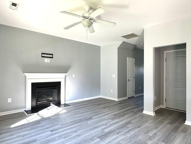 Building Photo - 717 Bellingham Way