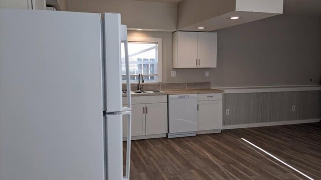 Building Photo - 3967 Hayesville Dr NE