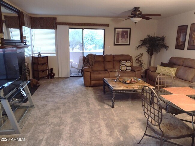 Building Photo - 10055 E Mountainview Lake Dr