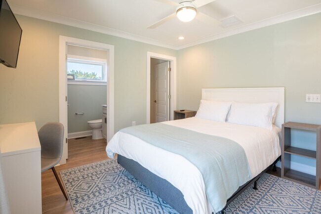 Building Photo - PERFECT BEACH GETAWAY - AVAILABLE MID-DECE...