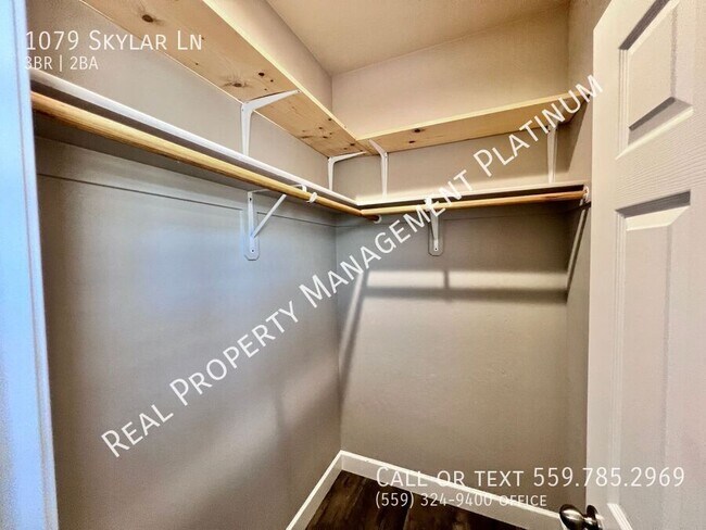 Building Photo - 1079 Skylar Ln