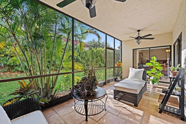 Building Photo - 25 Lexington Ln W