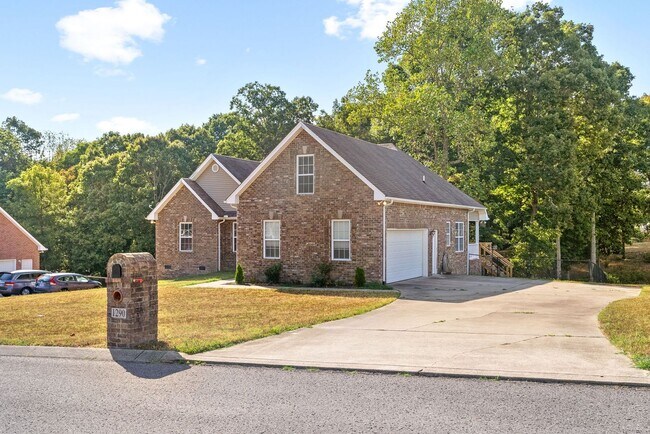 Building Photo - Pet Friendly Three Bedroom with Bonus!