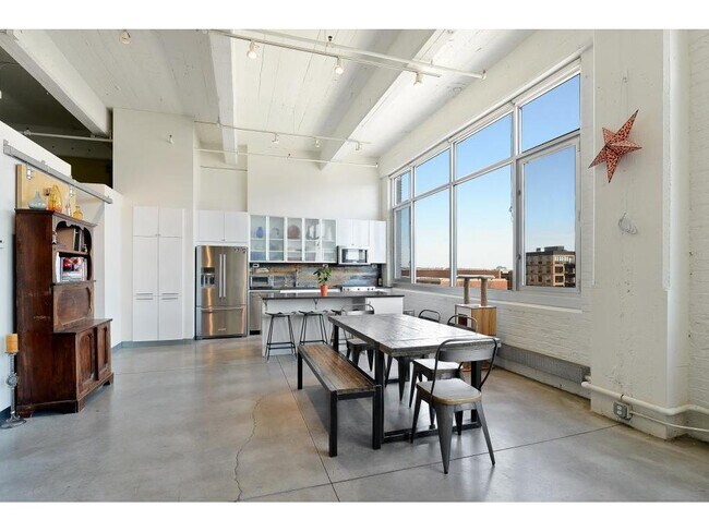 Building Photo - 700 N Washington Ave