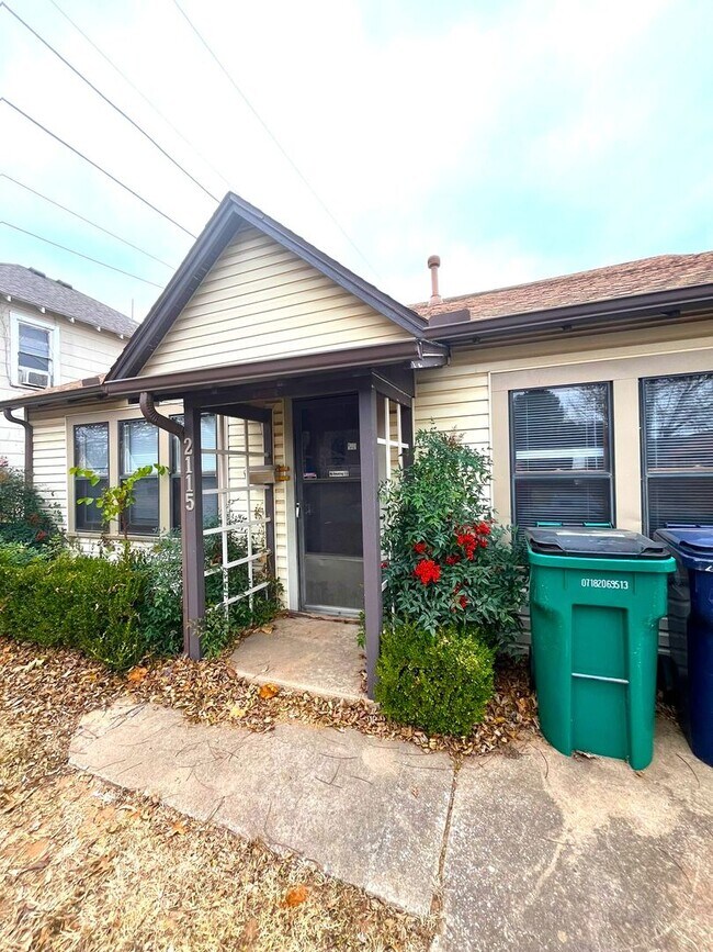 Building Photo - Spacious 1 bed 1 bath