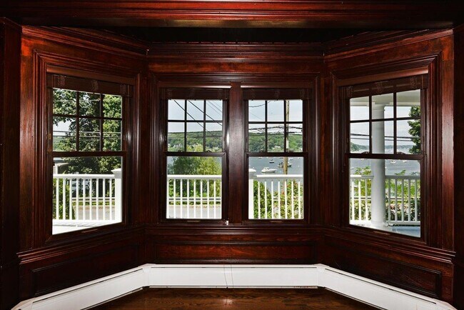 Building Photo - 158 Woodbine Ave