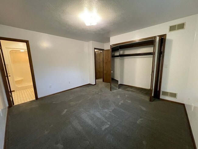 Building Photo - Nicely Renovated 2 Bedroom/2  Bath in Bon Air!