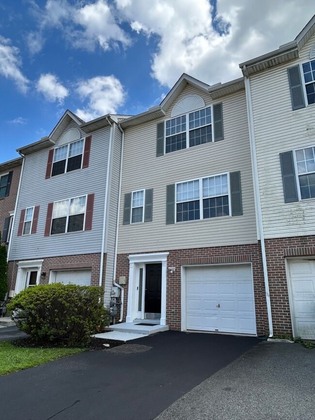 Building Photo - 65 Highland Cir
