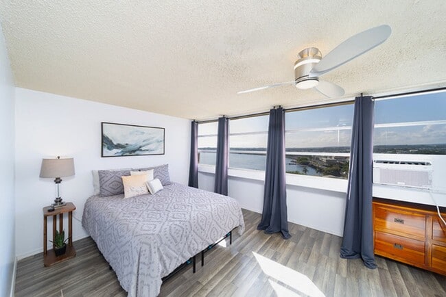 Building Photo - Bayshore Towers - Fully Furnished Unit wit...