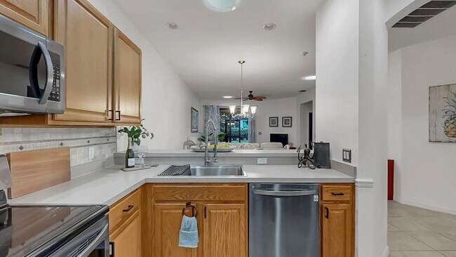 Building Photo - 313 Seneca Falls Dr