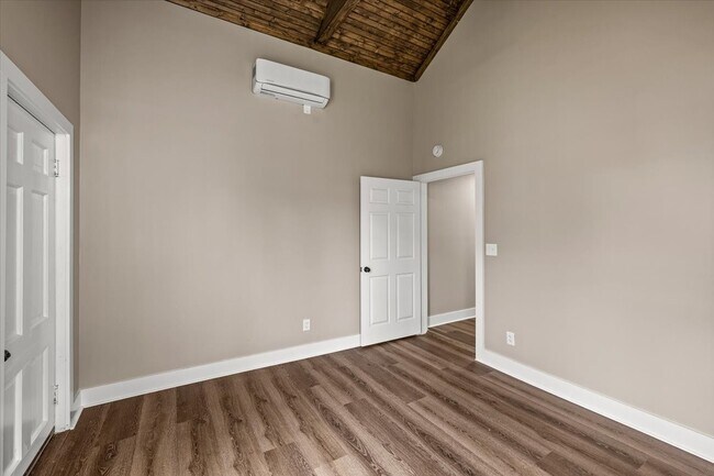 Building Photo - 1724 Winnie St