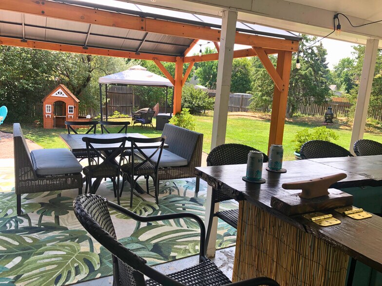 back patio into yard - 1220 Alpine Pl