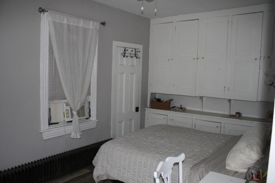 Bedroom 2 - built in storage - 215 S New St