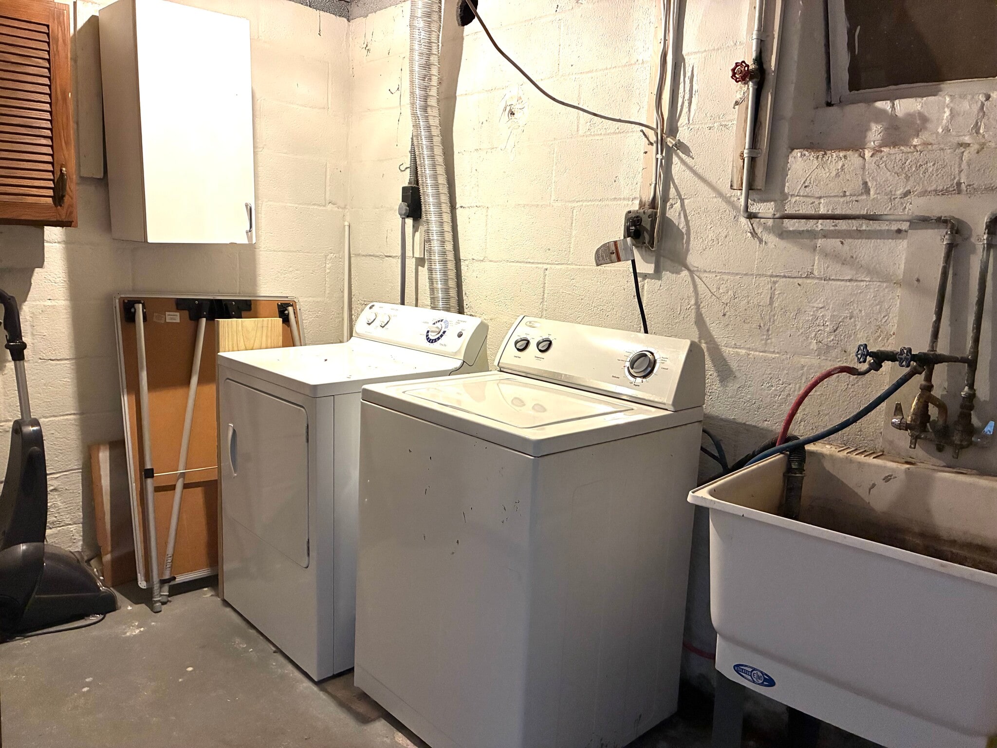 Laundry - 5112 Hollywood Rd