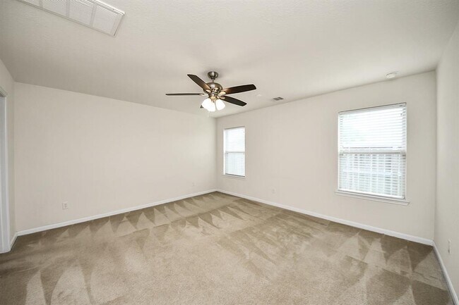 Building Photo - 3302 Regal Park Ln