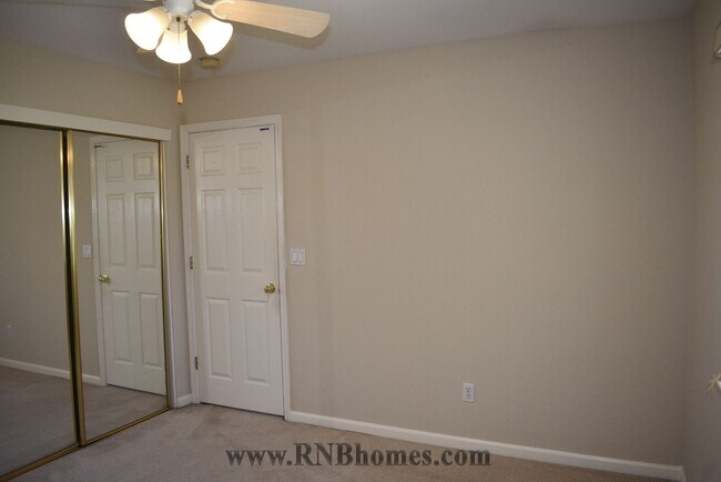Building Photo - 2400 Carr Ct