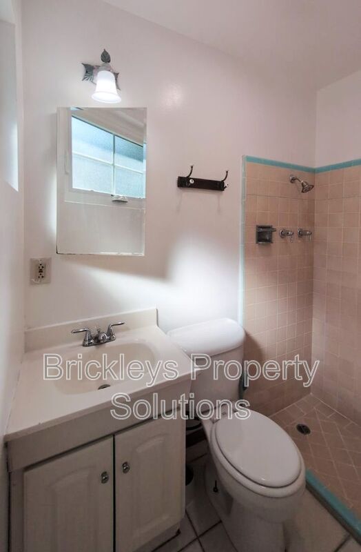 Building Photo - 1435 E Cedar St