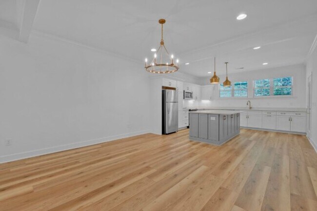 Building Photo - FOR LEASE - NEW BUILD TOWNHOME LOCATED IN ...