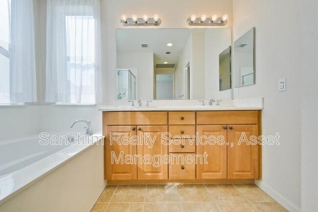 Building Photo - 894 Font Ter