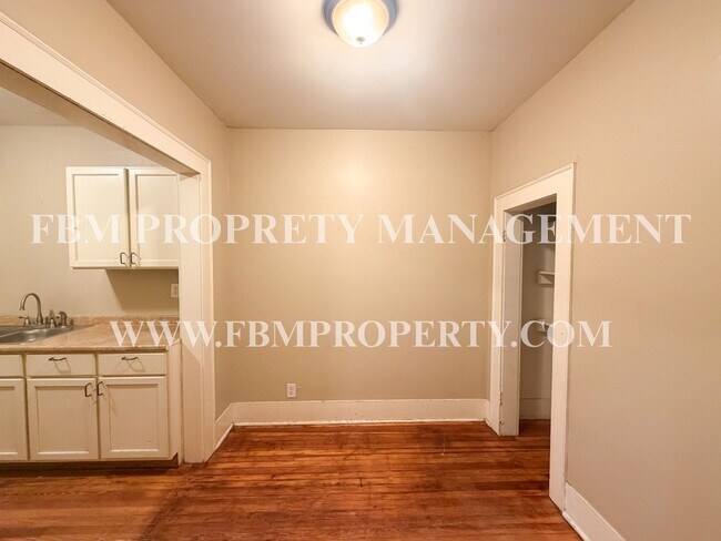 Building Photo - 409 W Brown St