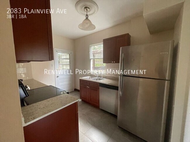Building Photo - 2083 Plainview Ave