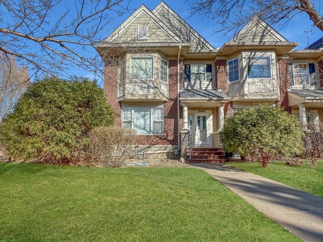 Building Photo - 8449 Forestview Ln N