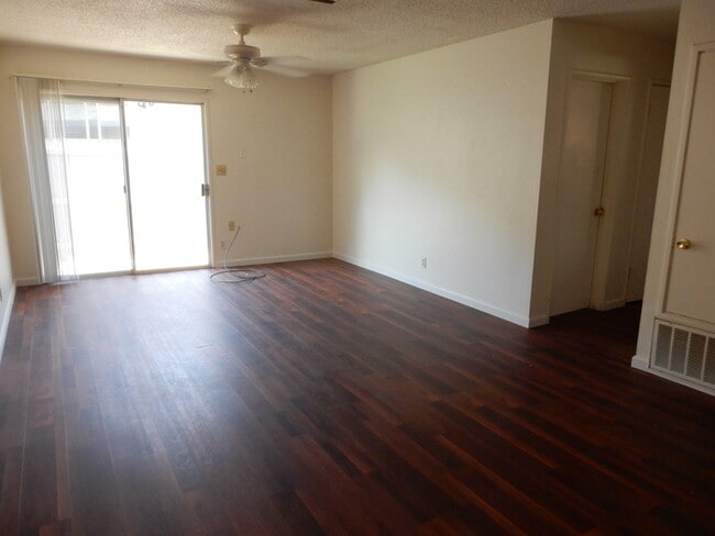 Building Photo - 2/2 Duplex in Fair Oaks