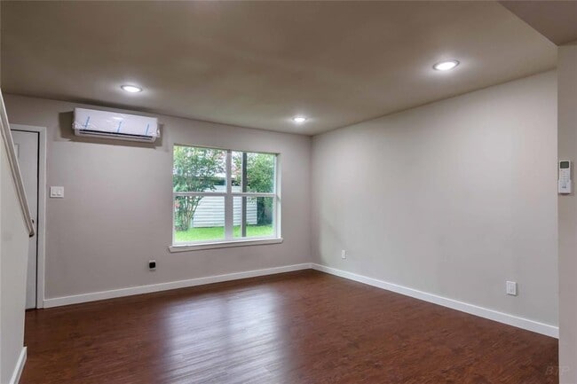 Building Photo - 11933 Beechnut St