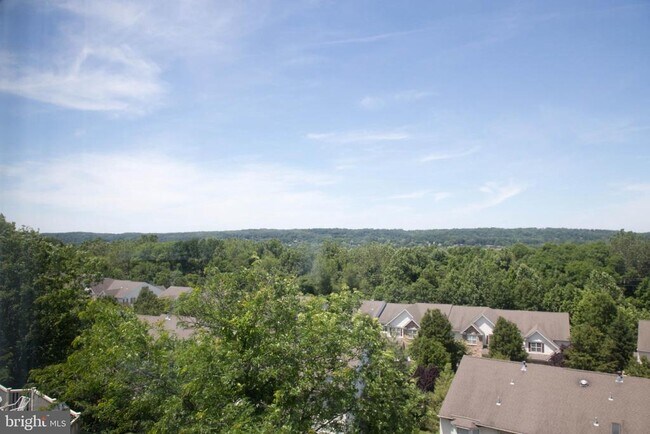 Building Photo - 211 Silverbell Ct