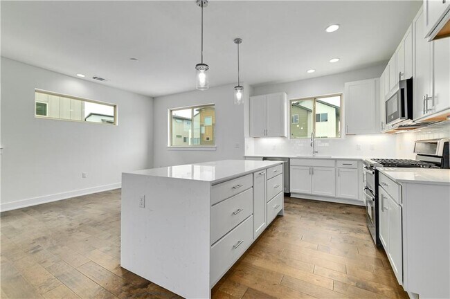 Building Photo - 5315 La Crosse Ave