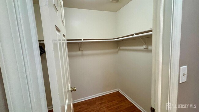 Building Photo - 1107 Woodhaven Dr